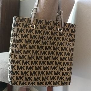 Michael Kors Authentic Jet Set Jacquard Tote